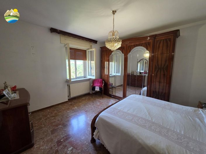 Image No.18-5 Bed Country House for sale