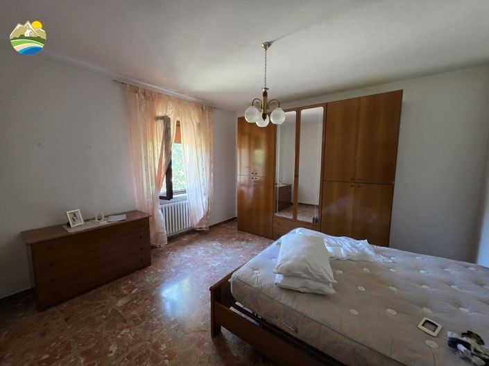 Image No.24-5 Bed Country House for sale