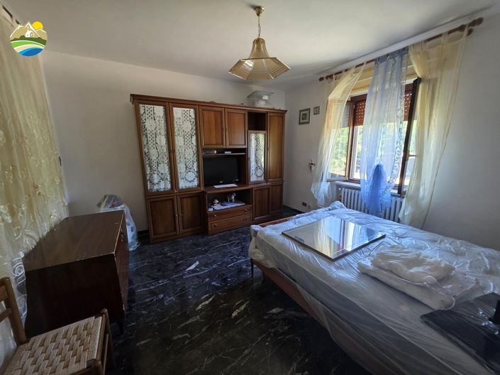 Image No.25-5 Bed Country House for sale