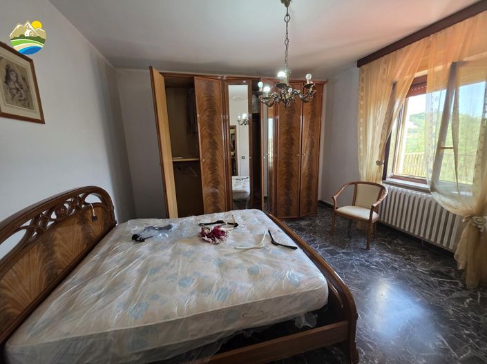 Image No.26-5 Bed Country House for sale