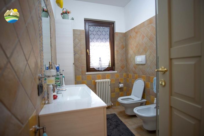Image No.43-Villa de 4 chambres à vendre à Teramo