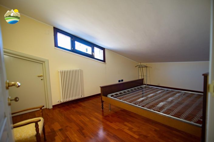 Image No.47-Villa de 4 chambres à vendre à Teramo