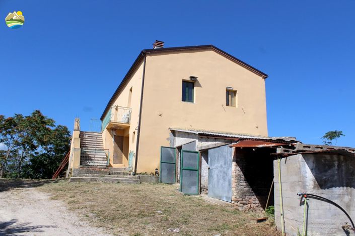 Image No.4-Maison de campagne de 3 chambres à vendre à Cermignano