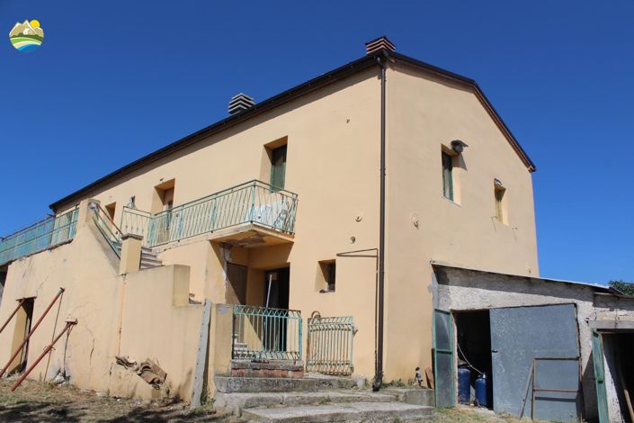 Image No.5-Maison de campagne de 3 chambres à vendre à Cermignano