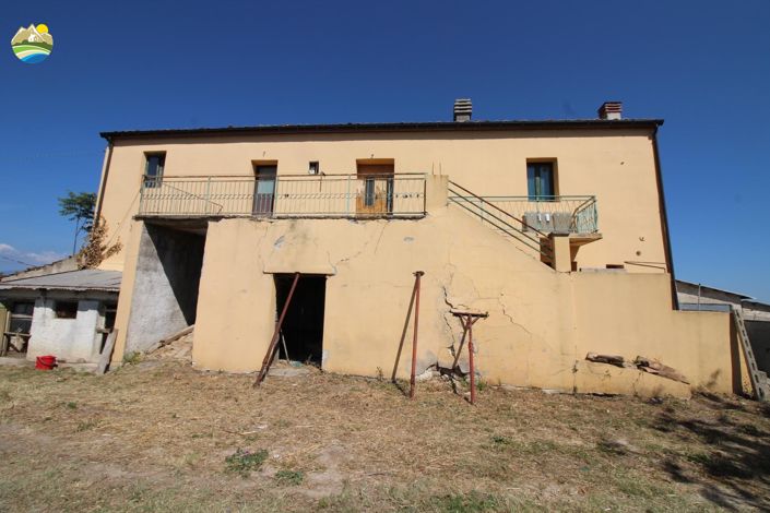 Image No.6-Maison de campagne de 3 chambres à vendre à Cermignano