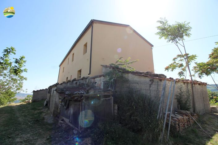 Image No.8-Maison de campagne de 3 chambres à vendre à Cermignano