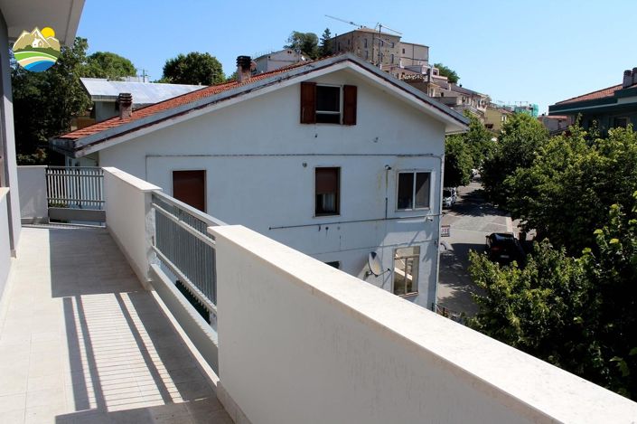 Image No.12-3 Bed Apartment for sale