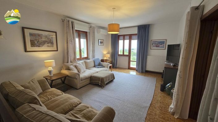 Image No.2-2 Bed Country House for sale