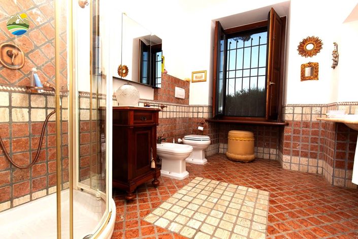 Image No.12-6 Bed Villa for sale