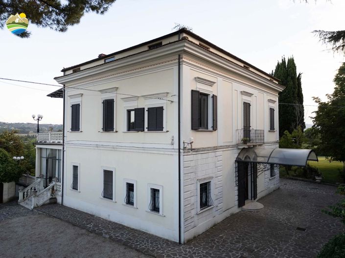 Image No.48-6 Bed Villa for sale