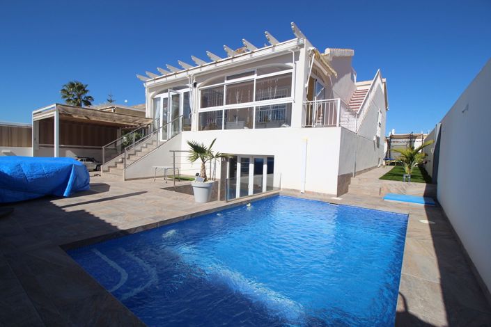 Image No.1-4 Bed Villa for sale