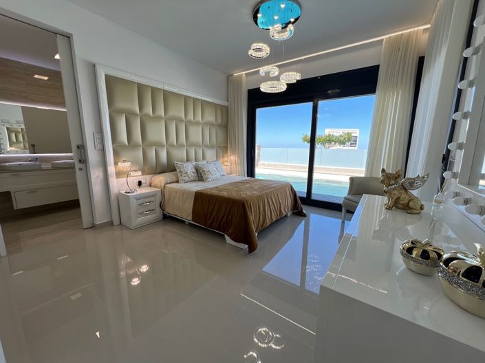 Image No.11-5 Bed Villa for sale