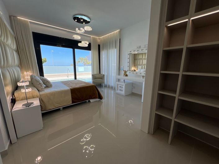 Image No.14-5 Bed Villa for sale