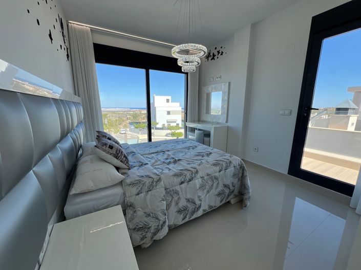 Image No.17-5 Bed Villa for sale