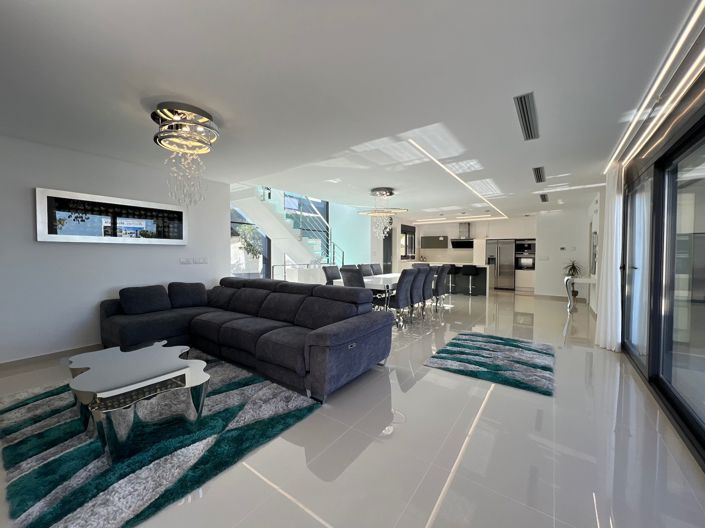 Image No.3-5 Bed Villa for sale