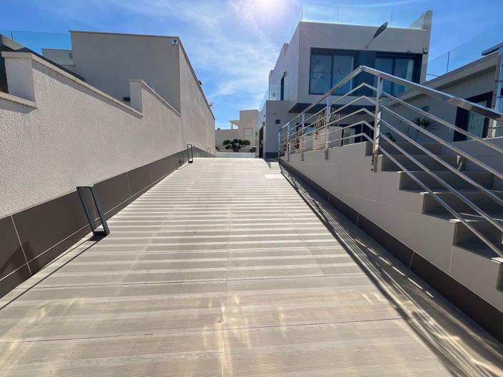 Image No.51-5 Bed Villa for sale