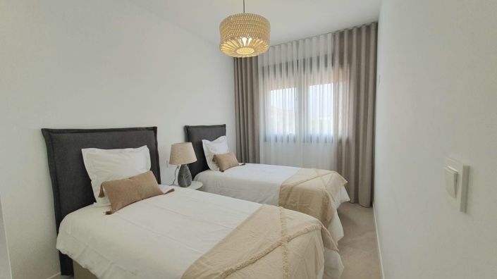 Image No.7-3 Bed Townhouse for sale