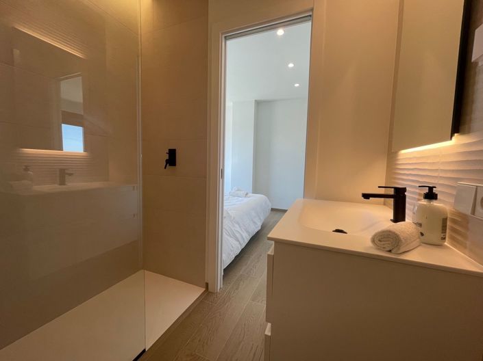 Image No.20-2 Bed Apartment for sale