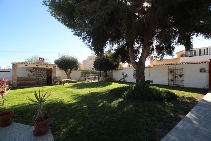 Image No.2-Villa de 9 chambres à vendre à Orihuela Costa