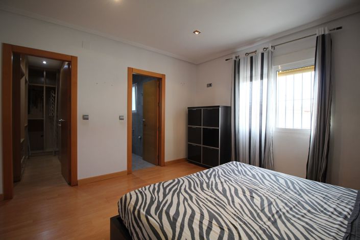 Image No.8-3 Bed Villa for sale