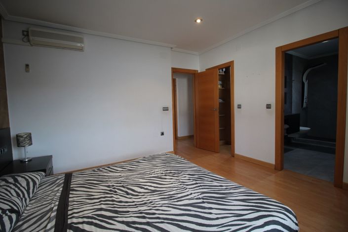 Image No.9-3 Bed Villa for sale