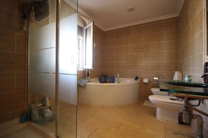 Image No.18-6 Bed Villa for sale