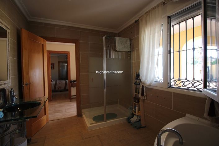 Image No.19-6 Bed Villa for sale