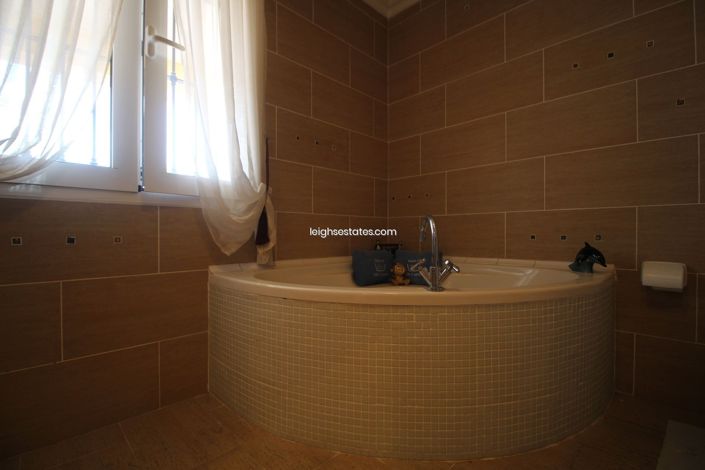 Image No.20-6 Bed Villa for sale