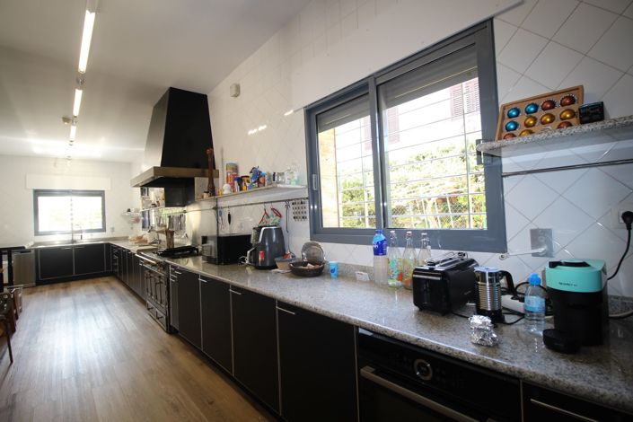 Image No.9-7 Bed Villa for sale