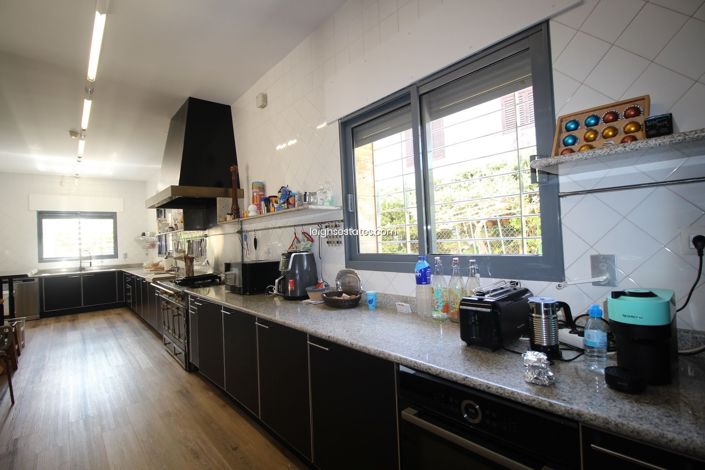 Image No.9-7 Bed Villa for sale