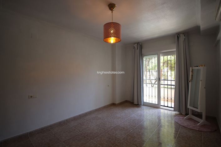 Image No.11-3 Bed Townhouse for sale