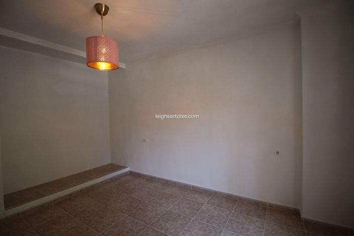 Image No.12-3 Bed Townhouse for sale