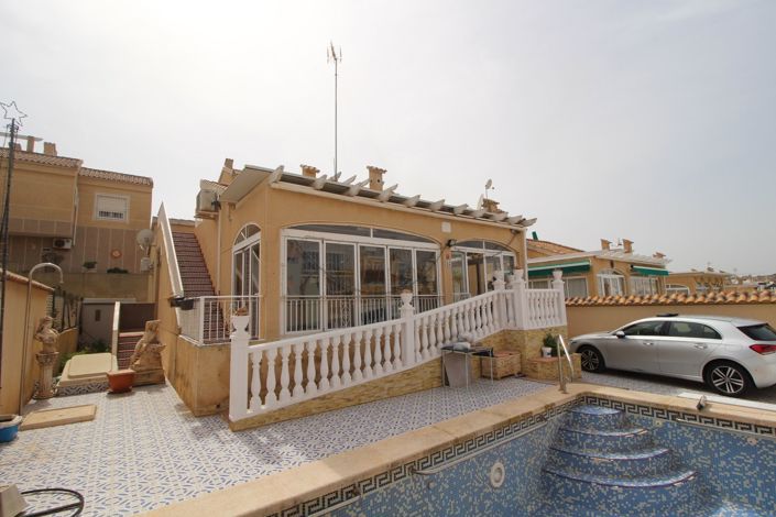 Image No.1-3 Bed Villa for sale