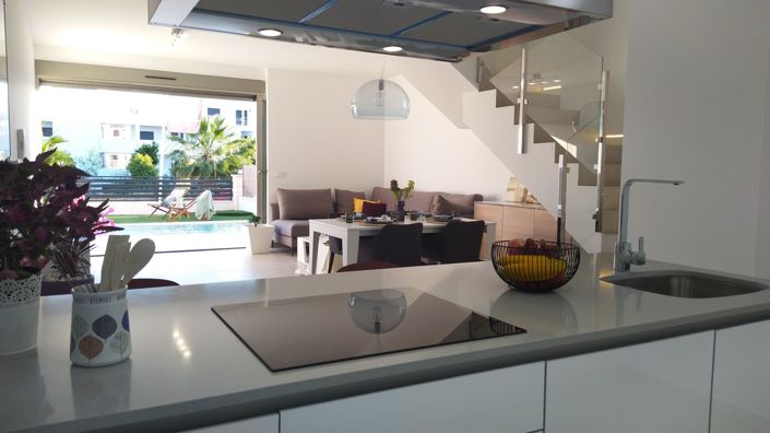 Image No.1-4 Bed Villa for sale