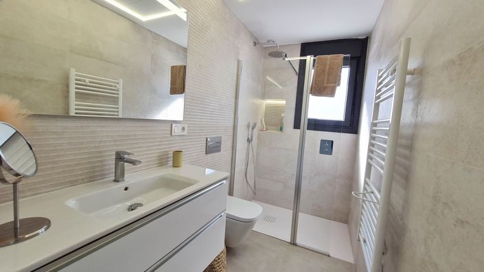 Image No.17-3 Bed Villa for sale