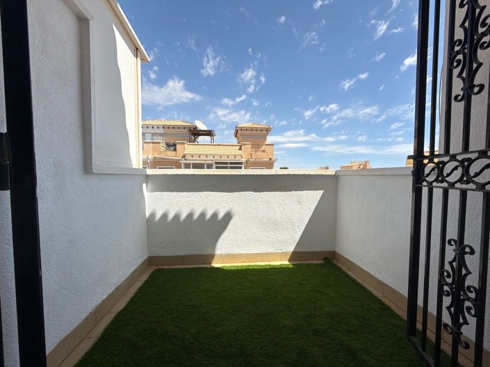 Image No.11-3 Bed Townhouse for sale