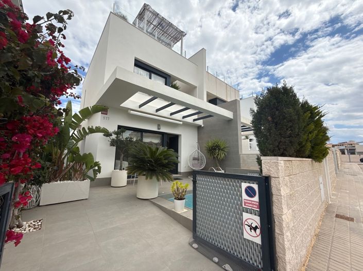 Image No.1-3 Bed Villa for sale