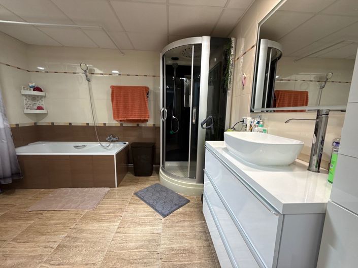 Image No.9-3 Bed Townhouse for sale