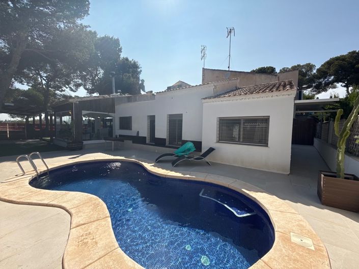 Image No.1-Villa de 4 chambres à vendre à Punta Prima