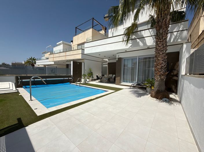 Image No.1-3 Bed Villa for sale