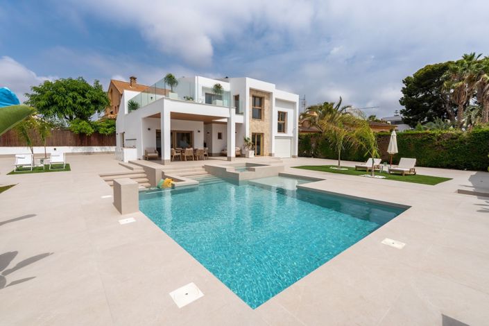 Image No.1-4 Bed Villa for sale