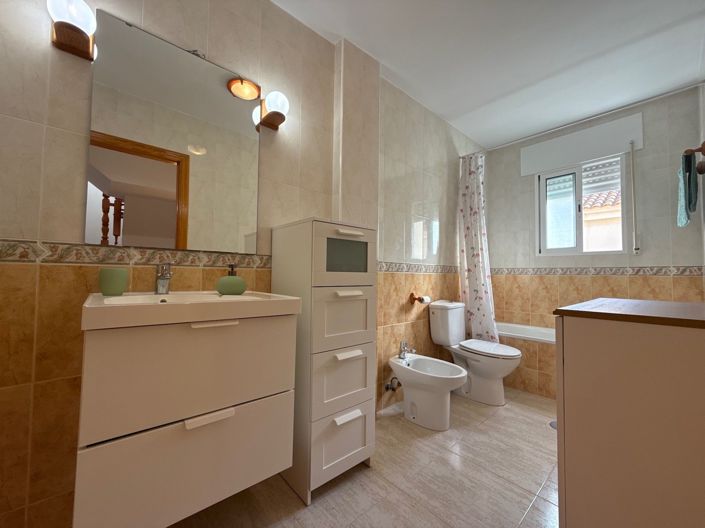 Image No.18-4 Bed Townhouse for sale