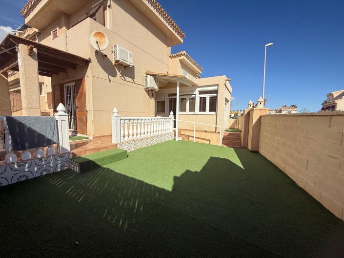 Image No.14-3 Bed Townhouse for sale