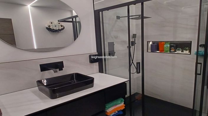 Image No.20-3 Bed Apartment for sale