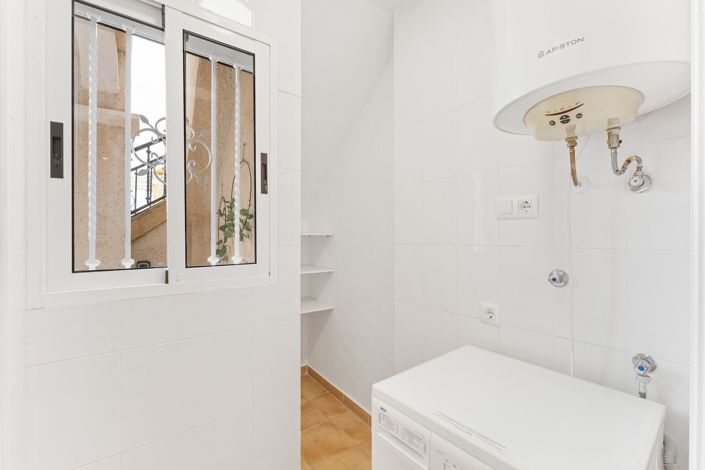 Image No.9-2 Bed Property for sale