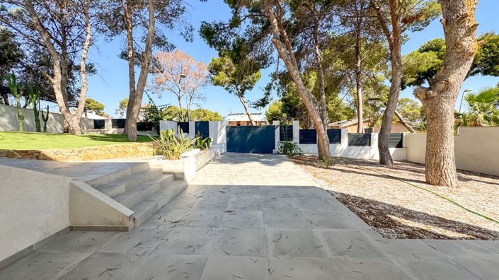 Image No.3-4 Bed Villa for sale