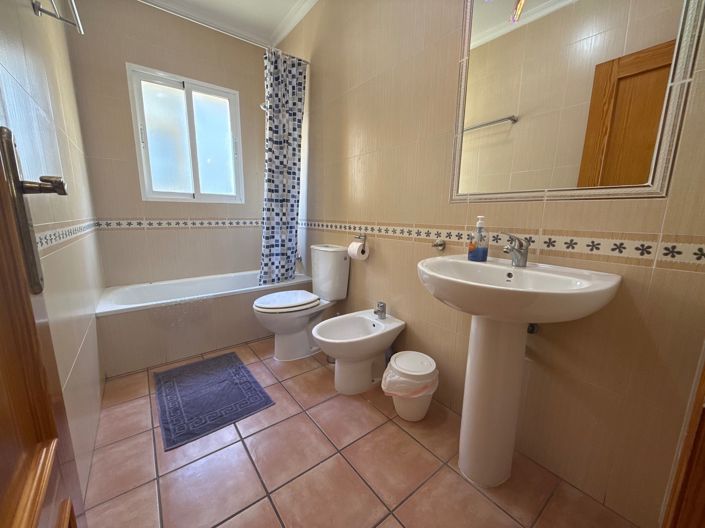 Image No.13-3 Bed Townhouse for sale