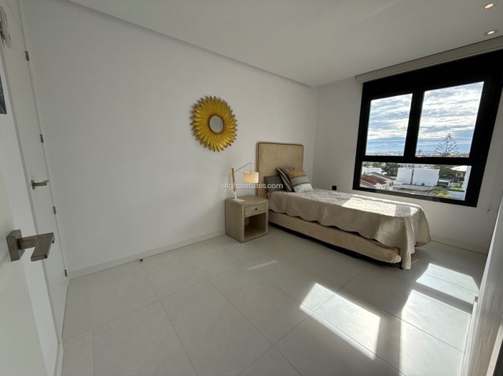 Image No.19-2 Bed Apartment for sale