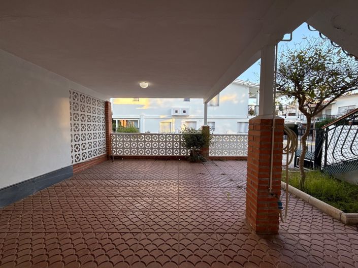 Image No.15-4 Bed Townhouse for sale