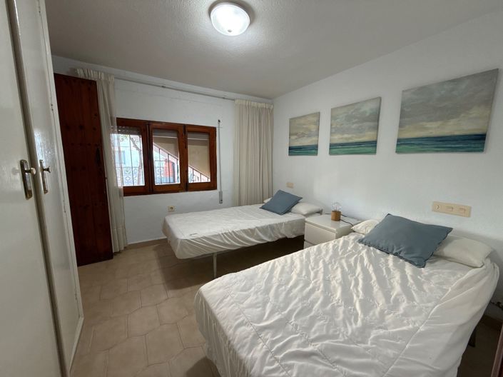 Image No.16-4 Bed Property for sale